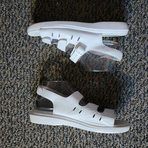 White Propet Sandals, Walk In COMFORT Size 10